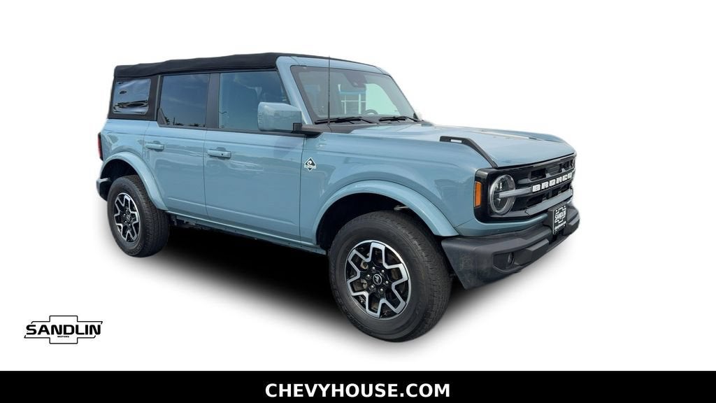 2022 Ford Bronco Outer Banks in Green — front three-quarter view